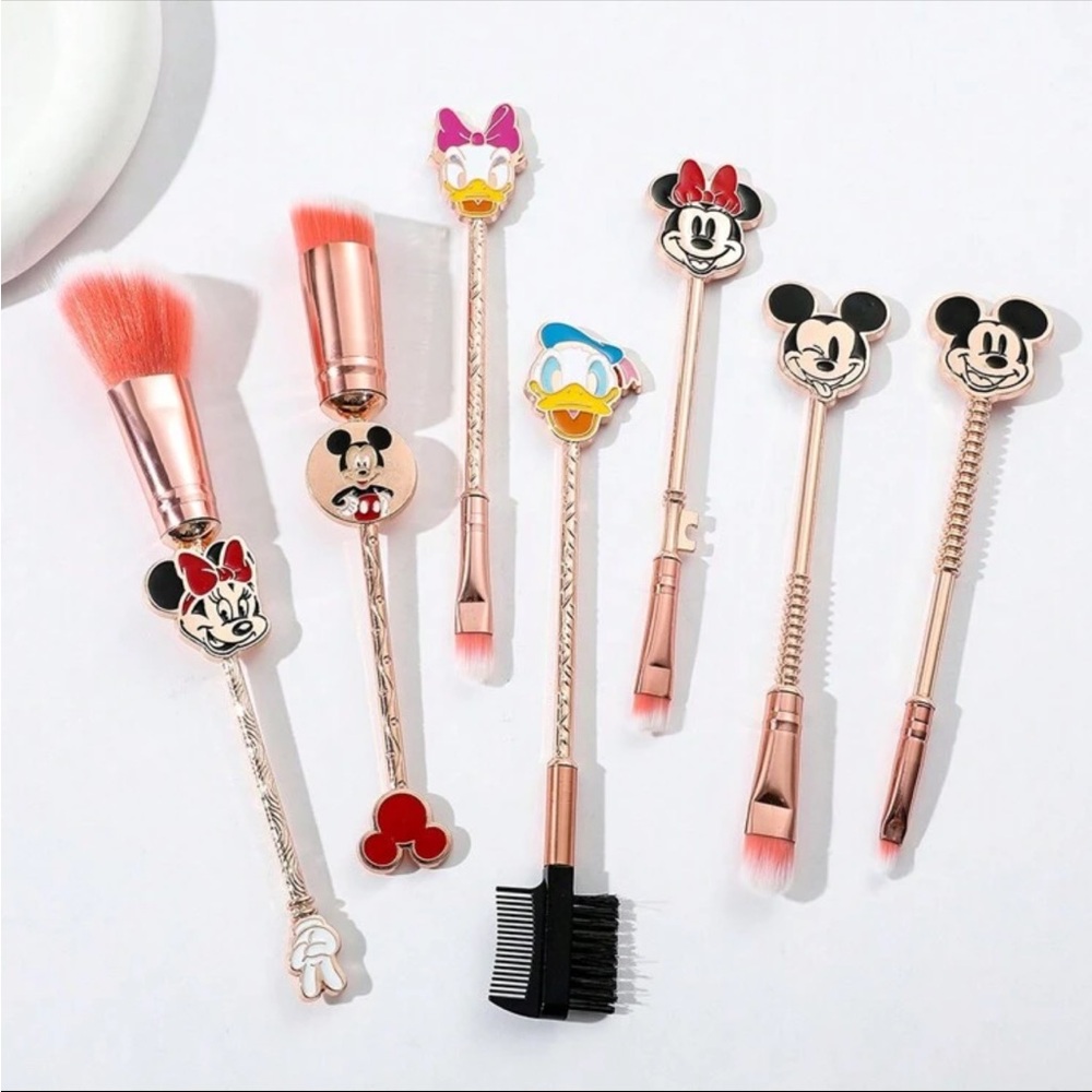 Disney Mickey and Friends Makeup Brush Set - Picture 9 of 13